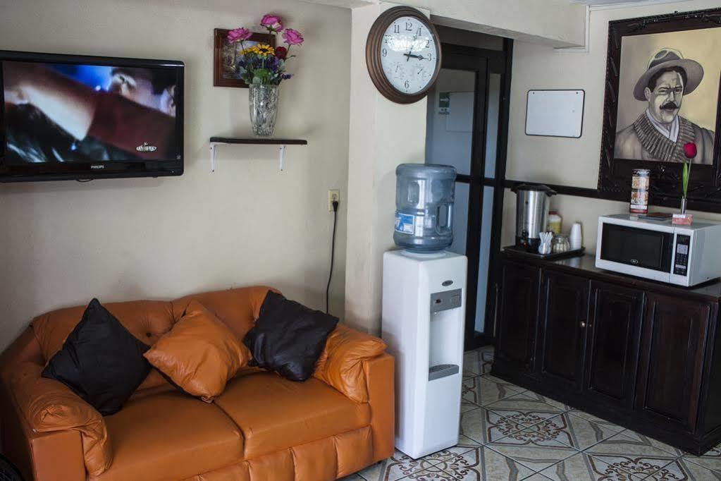 Oyo Hotel Bicentenario Tampico Kültér fotó